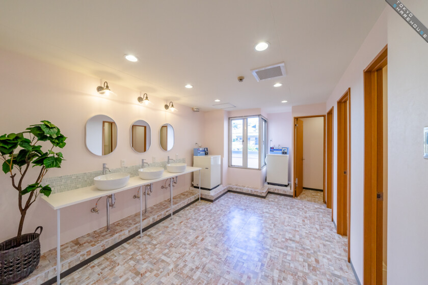 2F_女性専用ランドリー_シャワールーム_01